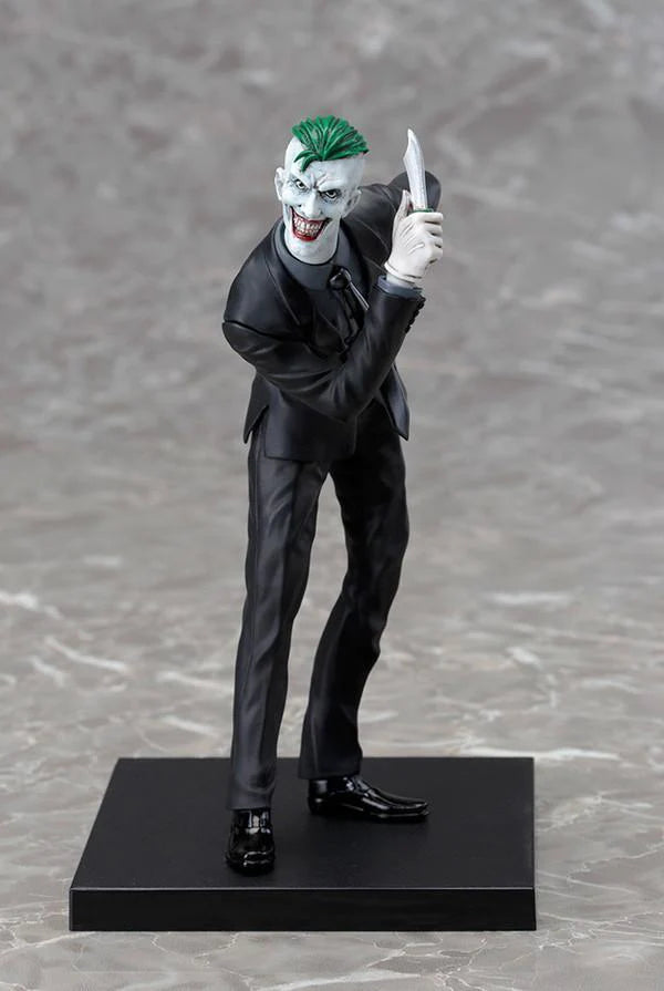 Enesco DC Comics Couture de Force The Joker Standing on Playing Card  Figurine, 8.9 Inch, Multicolor